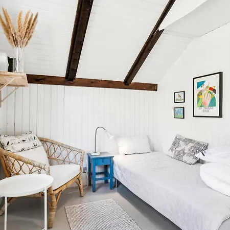 Enjoy The Peace And Charm Of Cosy Little Surrounded By Forest And Nature Close To And Family Attractions *