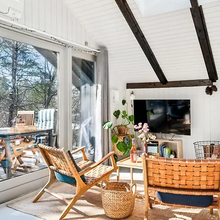 Nyaraló Enjoy The Peace And Charm Of Cosy Little Surrounded By Forest And Nature Close To And Family Attractions *