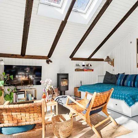 Enjoy The Peace And Charm Of Cosy Little Surrounded By Forest And Nature Close To And Family Attractions Nyaraló *